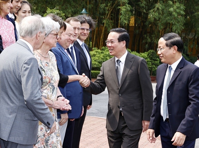 Vietnam considera a la ciencia, la tecnología y educación como prioridades del país
