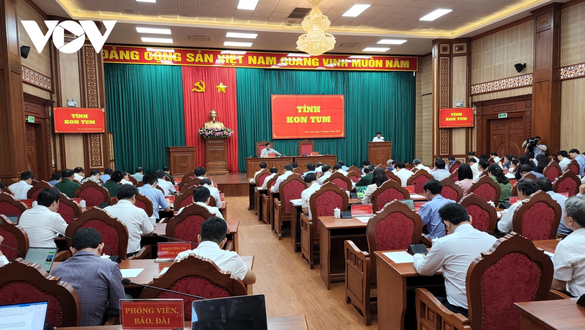 Premier Pham Minh Chinh se reúne con el Comité del Partido Comunista en la provincia de Kon Tum