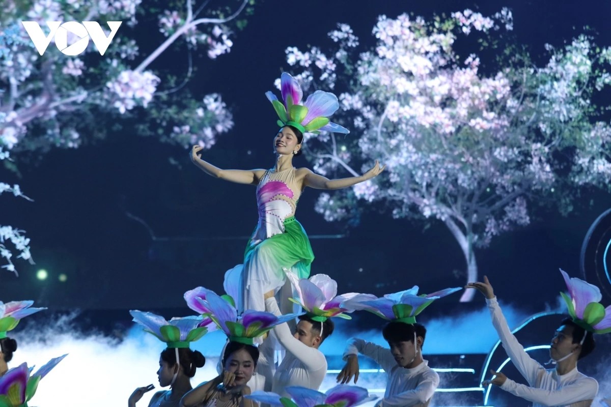 Inauguran Festival de la Flor de Bauhinia 2025 en Dien Bien