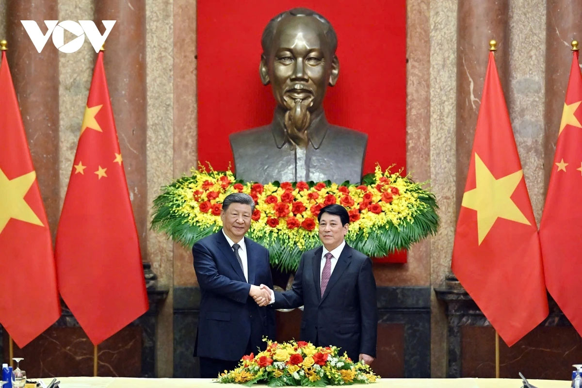 Líderes de Vietnam y China destacan la necesidad de preservar y desarrollar las tradicionales relaciones de amistad y cooperación