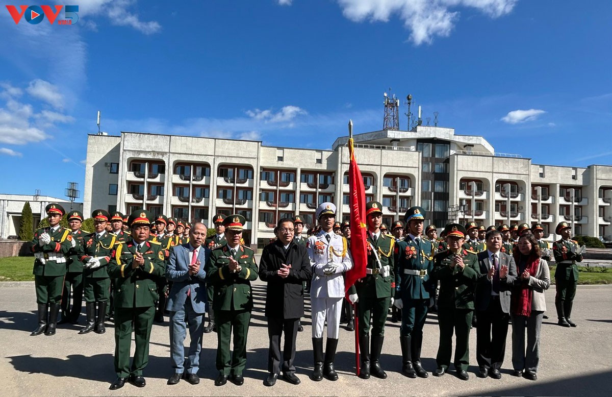 Fuerzas vietnamitas por primera vez en desfile militar en la Plaza Roja