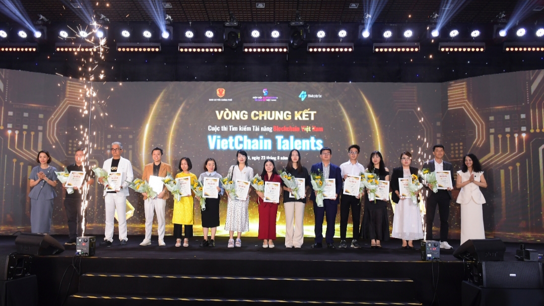 Laurean en Vietnam a nuevos talentos en cadena de bloques