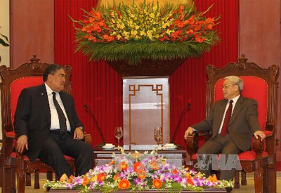 Sekjen VN Nguyen Phu Trong menerima Sekjen Partai gerakan sayap kiri bersatu Republik Dominika Miguel Mejia