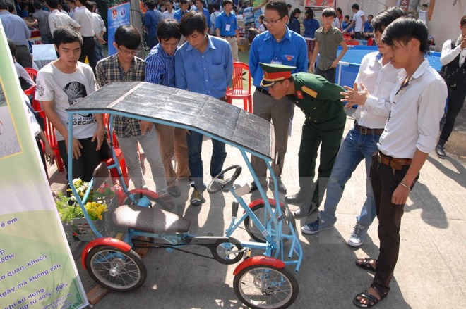 Para pemuda kreatif memulai usaha dalam Komunitas Ekonomi ASEAN - 2015