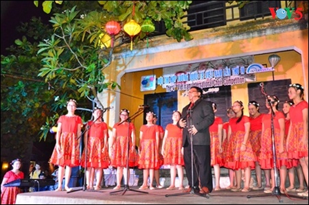 Ansambel paduan suara  Hoi An yang menjembatani konektivitas  sahabat-sahabat internasional