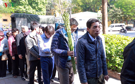 ผู้นำและประชาชนเวียดนามร่วมไว้อาลัยท่าน ฟิเดล คาสโตร ผู้นำคิวบา ณ กรุงฮานอย hình 10 ผนำและประชาชนเวยดนามรวมไวอาลยทาน ฟเดล คาสโตร ผนำควบา ณ กรงฮานอย hinh 10