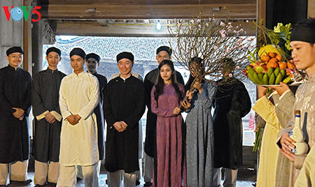 dai su quang ba ve dep ao dai viet trong mua xuan hinh 4