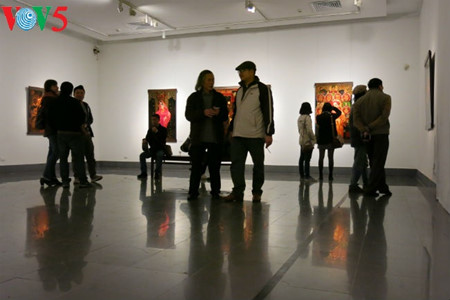 hau dong trong tranh son mai cua tran tuan long hinh 4