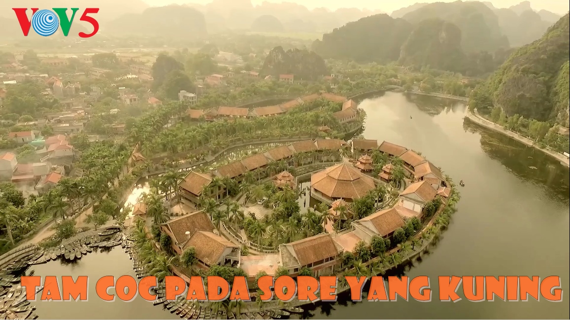 Tam Coc pada sore yang kuning