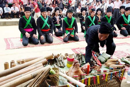 Hari Raya Ngo yang khusus dari warga etnis minoritas Cong