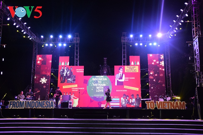 Bergelora malam musik “From Indonesia to Vietnam with Love” di Kota Hanoi