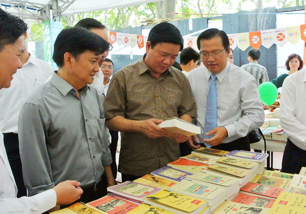 Более миллиона читателей приняли участие в девятой книжной ярмарке в Хошимине