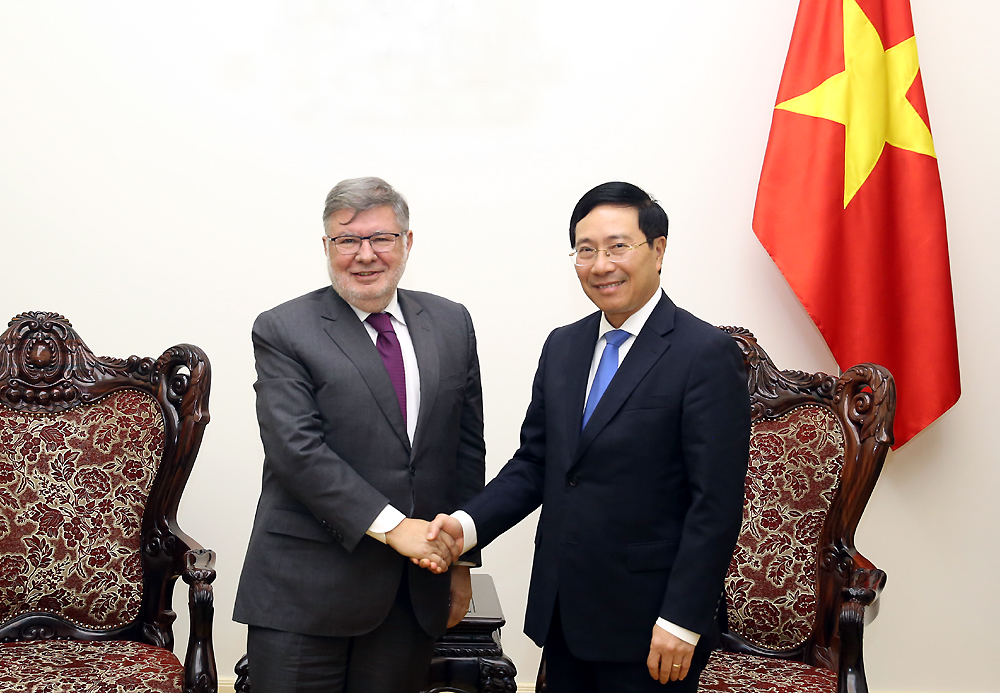 Вьетнам и Франция активизируют сотрудничество в области развития инфраструктуры и транспорта