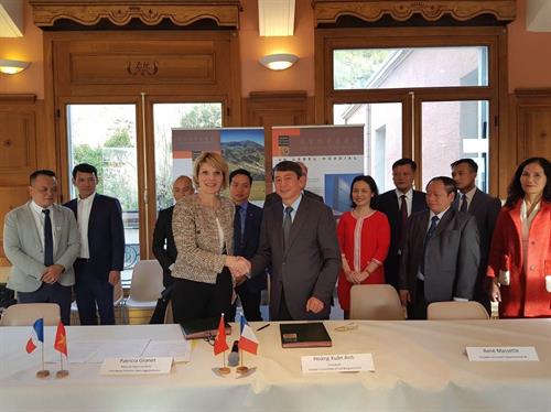 Вьетнам и Франция сотрудничают в охране и развитии глобального геопарка