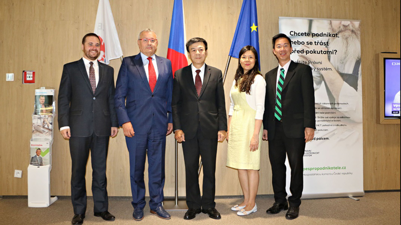 Чехия желает активизировать всестороннее сотрудничество с Вьетнамом