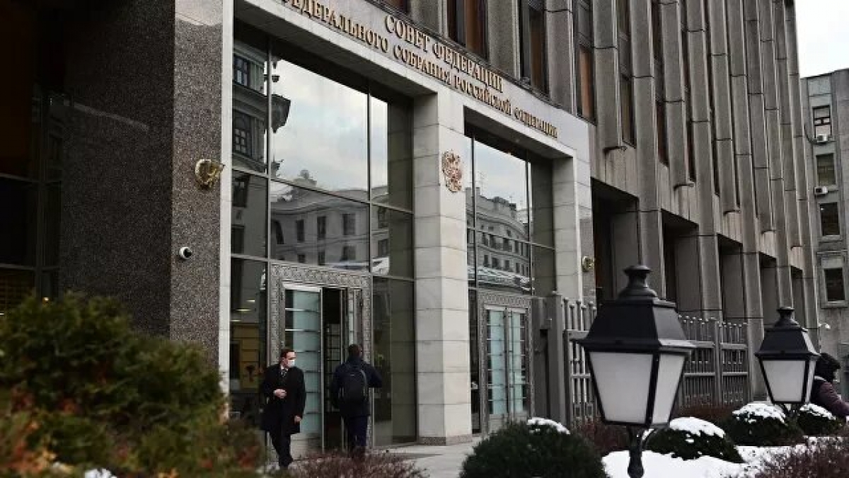 Совет Федерации одобрил закон, позволяющий Владимиру Путину снова баллотироваться на пост президента