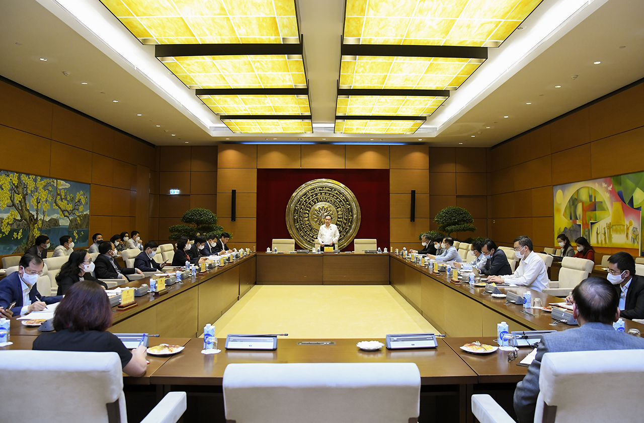 Необходимо уделять пристальное внимание подготовке к пленарному заседанию 2-й сессии НС СРВ 15-го созыва