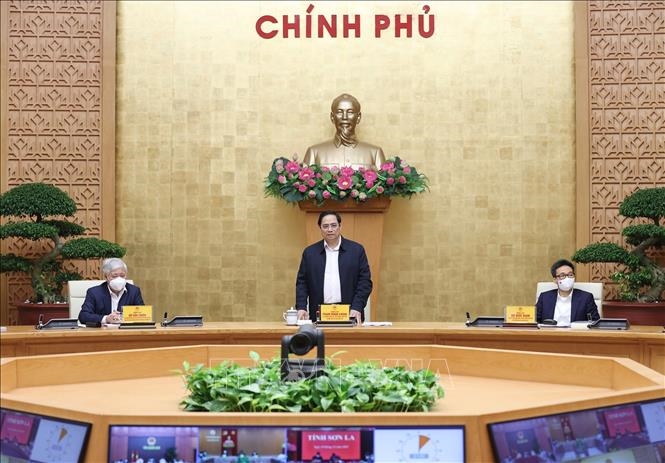 Премьер-министр Фам Минь Чинь провел всевьетнамское заседание по профилактике и борьбе с коронавирусом в режиме онлайн