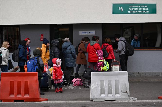 Украина и Россия договорились открыть 9 гуманитарных коридоров