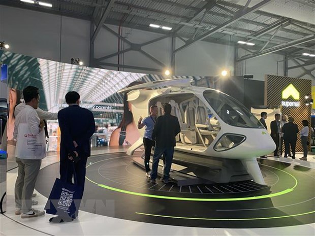 Вьетнам знакомится с новыми технологиями на Международном авиасалоне Фарнборо 2022