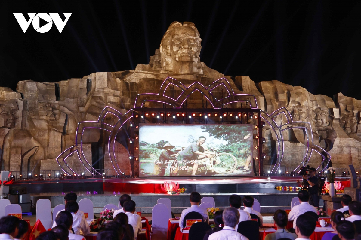 Прошла художественная программа «Эпопея мира» по случаю 75-й годовщины Дня инвалидов войны и павших фронтовиков