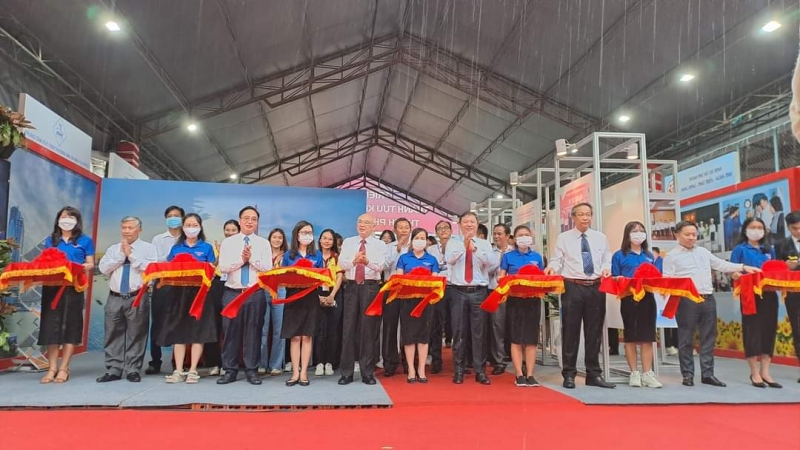 Открылась выставка «Социально-экономические достижения города Хошимина»