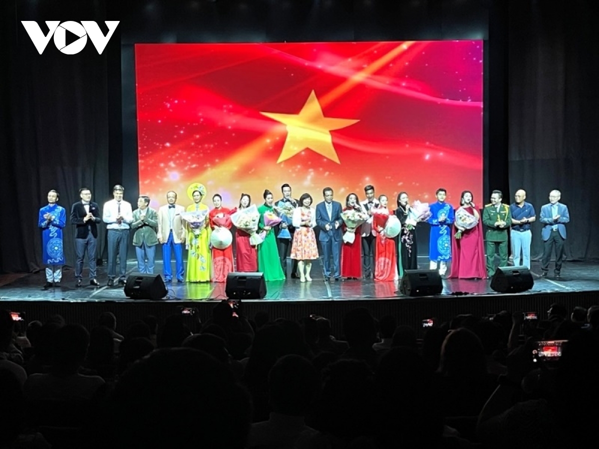 Художественная программа «Мелодии Отечества» для вьетнамской диаспоры в России