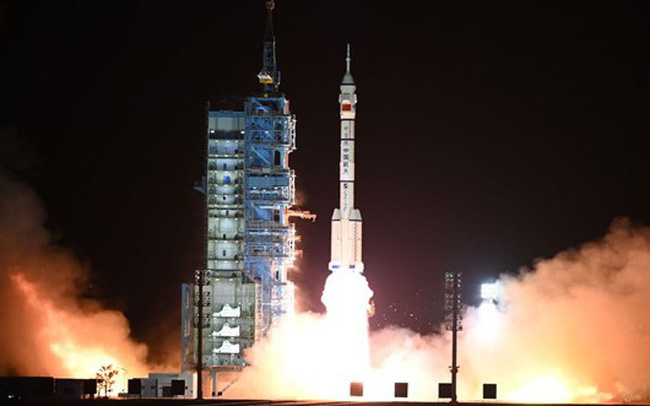 Китай успешно запустил пилотируемый корабль «Шэньчжоу-15»