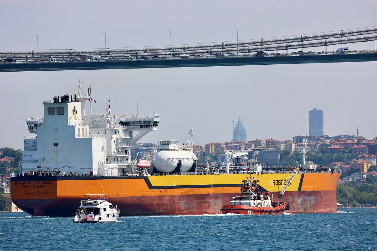 США ввели санкции против двух крупнейших нефтяных корпораций России и отменили саммит