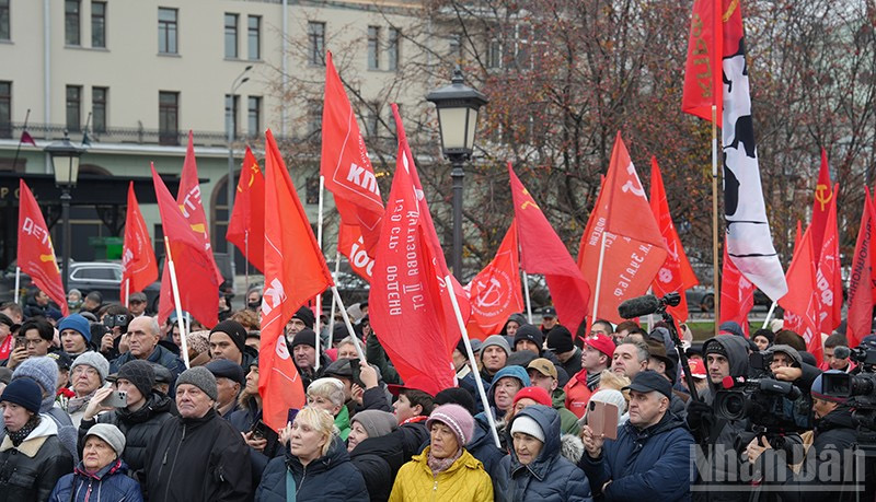 По всей России прошли митинги, посвящённые 108-й годовщине Октябрьской революции