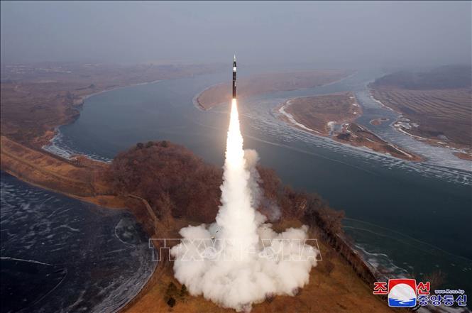 Северная Корея провела испытание новой зенитной ракеты большой дальности