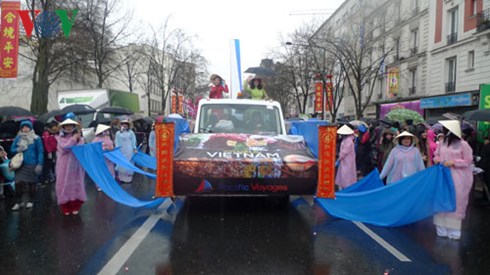 nguoi viet tai phap lan dau tham gia dieu hanh nhan tet nguyen dan hinh 3