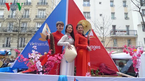 nguoi viet tai phap lan dau tham gia dieu hanh nhan tet nguyen dan hinh 1