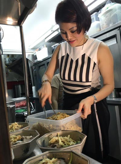 me am thuc viet, thanh cong tren quoc dao singapore hinh 3