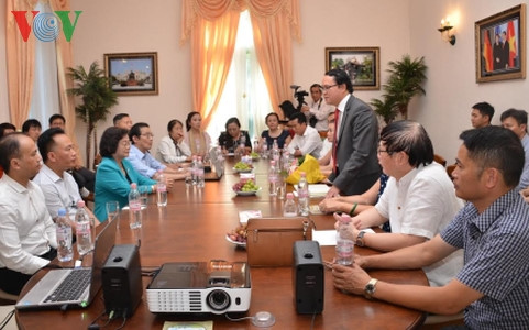 doan cong tac quy hoc bong vu a dinh gap go ba con kieu bao tai duc hinh 0