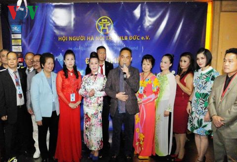 nguoi ha noi tai duc ky niem 62 nam ngay giai phong thu do 10/10 hinh 2