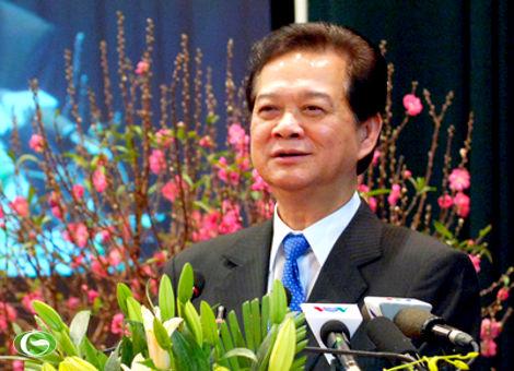 ท่าน Nguyen Tan Dung เดินทางไปอวยพรปีใหม่กองพันทหารบกหมายเลข 207