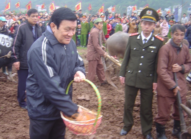 ท่าน Truong Tan Sang ประธานแห่งรัฐเวียดนามเข้าร่วมพิธี Tich Dien Doi Son ปี2012