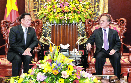 พัฒนาความสัมพันธ์มิตรภาพระหว่างเวียดนามกับกัมพูชา