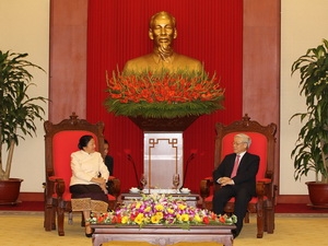 ผู้นำเวียดนามให้การต้อนรับประธานรัฐสภาลาวและการจัดการเสวนาสถานประกอบการเวียดนาม - ลาว