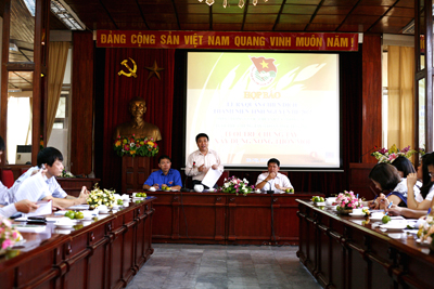 การแถลงข่าวต่อสื่อมวลชนเกี่ยวกับยุทธนาการเยาวชนอาสาสมัครฤดูร้อนปี๒๐๑๒