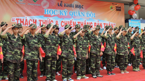 ค่ายฝึกทหารช่วงปิดเทอมสำหรับเด็กที่มีฐานะยากจนในนครโฮจิมินห์