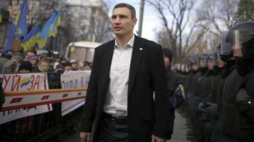 สหภาพยุโรปเพิ่มแรงกดดันต่อประธานาธิบดียูเครน