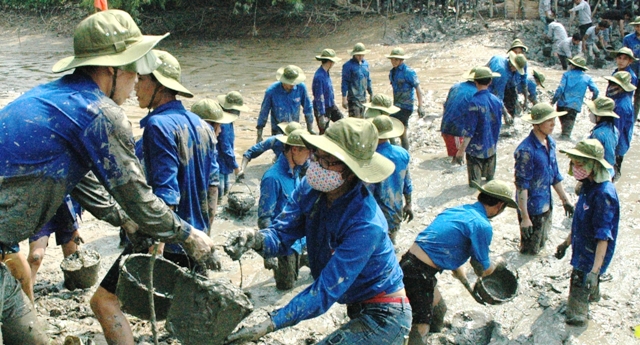 เยาวชนบั๊กนิงห์ร่วมแรงร่วมใจกันสร้างสรรค์ชนบทใหม่