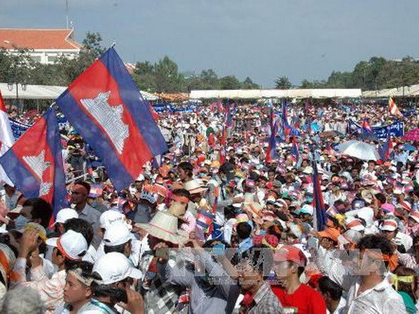 ฝ่ายค้านกัมพูชาประกาศหยุดการชุมนุมประท้วงชั่วคราว