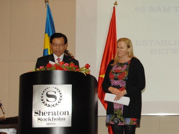 ฉลองครบรอบ 45 ปีการสถาปนาความสัมพันธ์ทางการทูตระหว่างเวียดนามกับสวีเดน