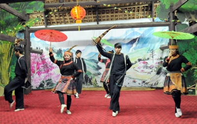 คณะกรรมการจังหวัดลาวกายแถลงข่าวเพื่อแนะนำการท่องเที่ยวในรูปแบบต่างๆของจังหวัด