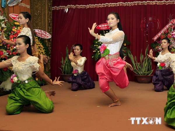 ชนเผ่าเขมรต้อนรับเทศกาลแซน ดอลตา