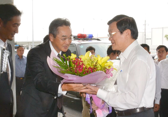 ประธานประเทศเจืองเติ๊นซางลงพื้นที่ตรวจสอบนิคมอุตสาหกรรมลองดึ๊กในจังหวัดโด่งนาย