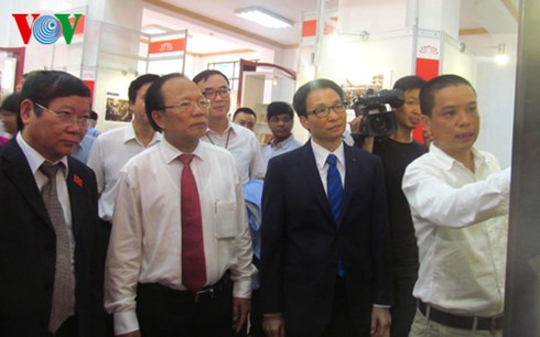 รองนายกรัฐมนตรีหวูดึ๊กดามเข้าร่วมงานนิทรรศการ “ 70 ปี ประเทศเวียดนาม”